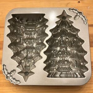 Nordic Ware Cast Aluminum Holiday Christmas Tree Cake Pan Mold 12.5x11.5x3 52448